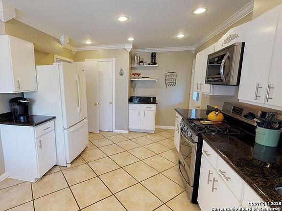 4th image of 2327 W Summit Ave