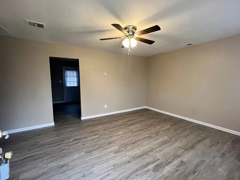 6115 Red Spruce Dr — Photo 5