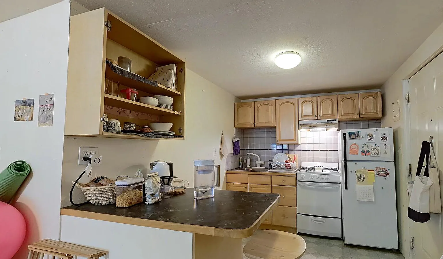 Studio, $2,000 — Photo 1