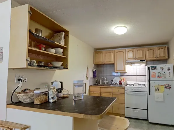 1073 Beacon St, Brookline, MA 02446