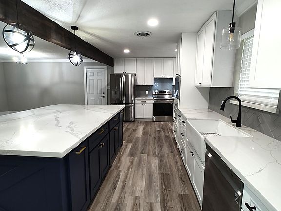 3rd image of 640 Whiteoak Dr