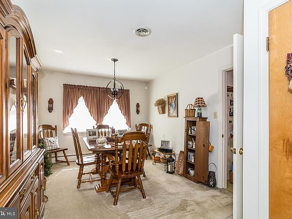 5th image of 1103 Wythe Ln