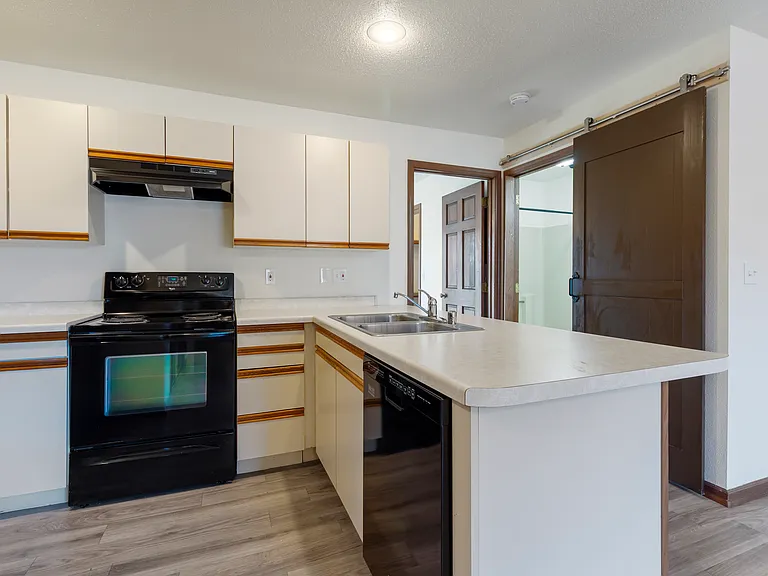 550 Braund St #3 — Photo 7