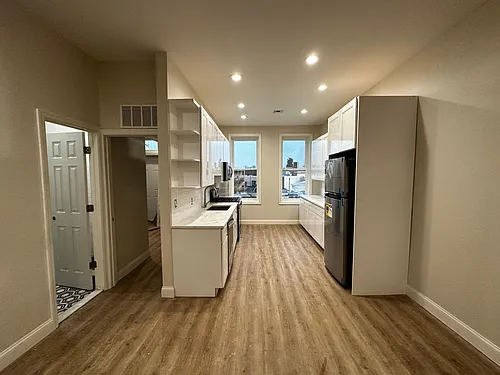 118 E Broad St #3 Photo 1