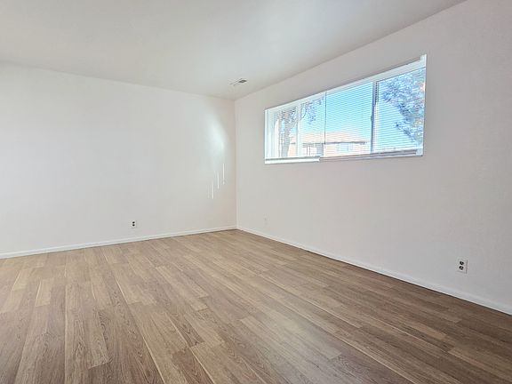 4th image of 8408 S Foxbridge Cir W #8412