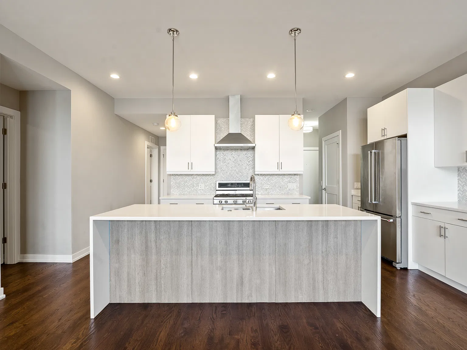 3 bed, $4,000 — Photo 3