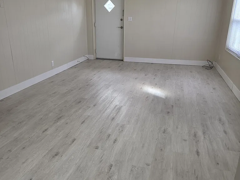 109 S River St — Photo 3
