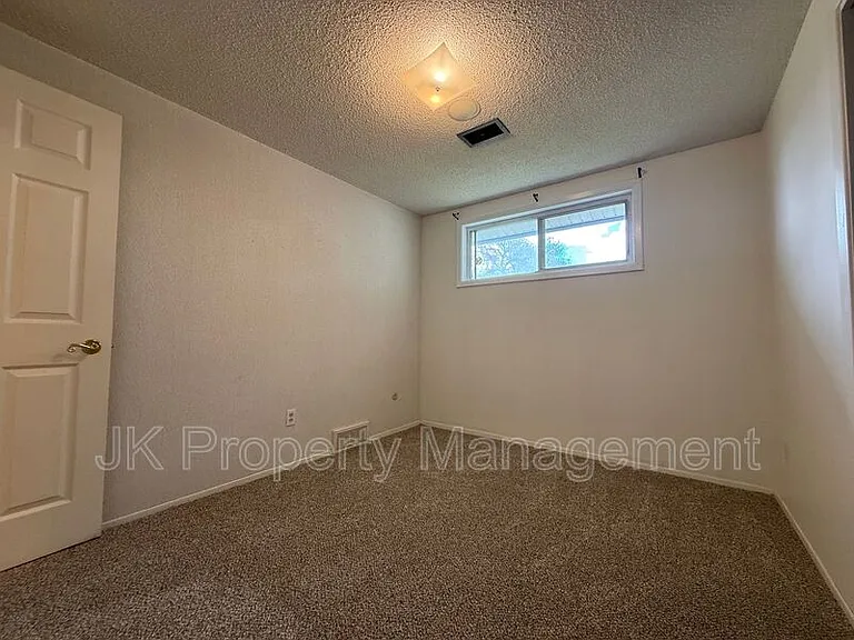 921 Avenue B NW — Photo 19