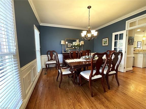 3rd image of 1603 Wenchelsa Rd