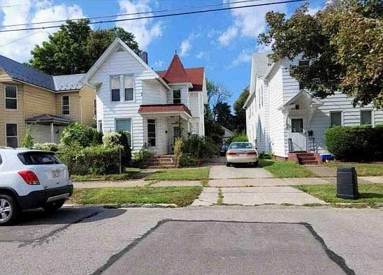4th image of 350 W 22nd St