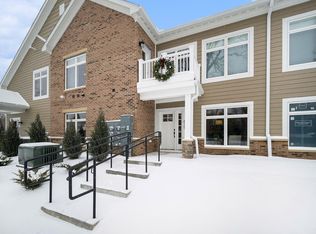635 Woodland Dr, Dexter, MI