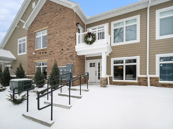 635 Woodland Dr, Dexter, MI 48130