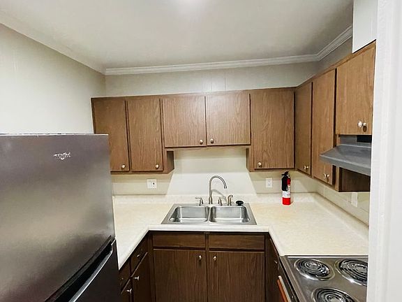 5th image of 218 N Willow Ave #7