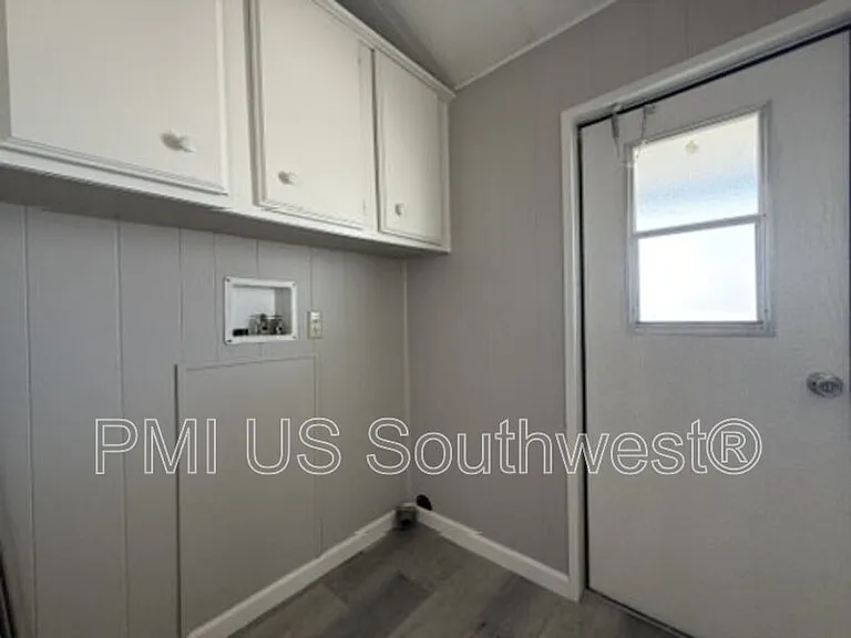 1066 Mobile Ln — Photo 6