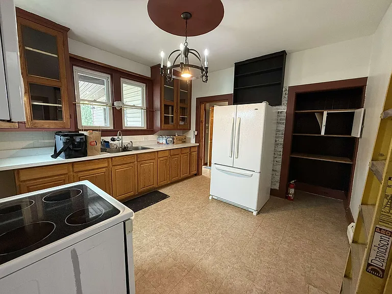 1507 Moore St — Photo 4