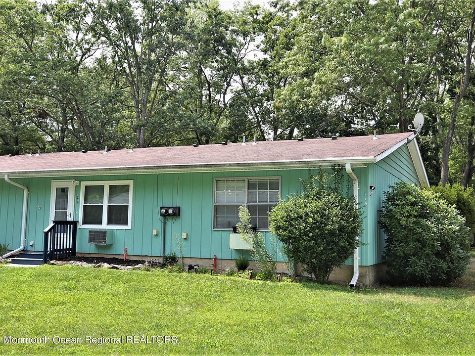 1st image of 161B Gramercy Court