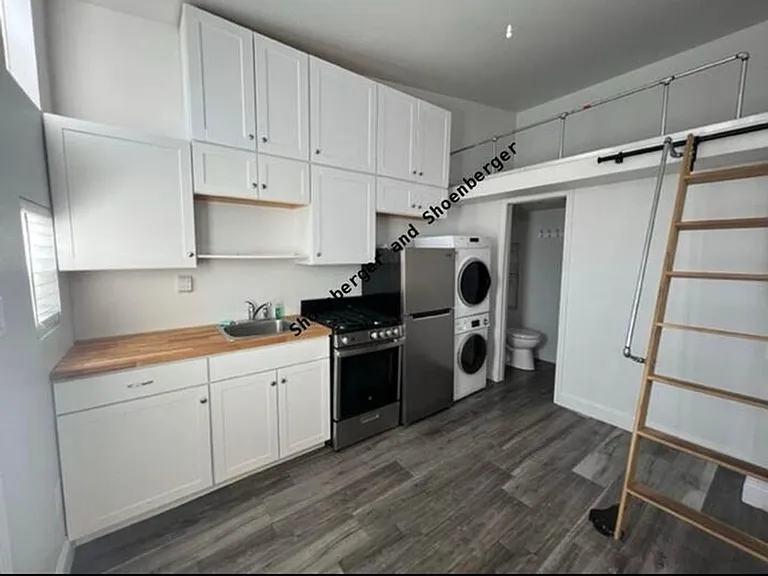 1355 Prater Way #A — Photo 8