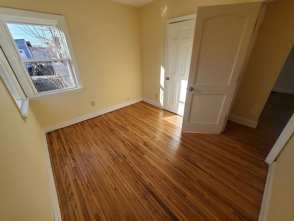 4th image of 1511 Pauline Ave