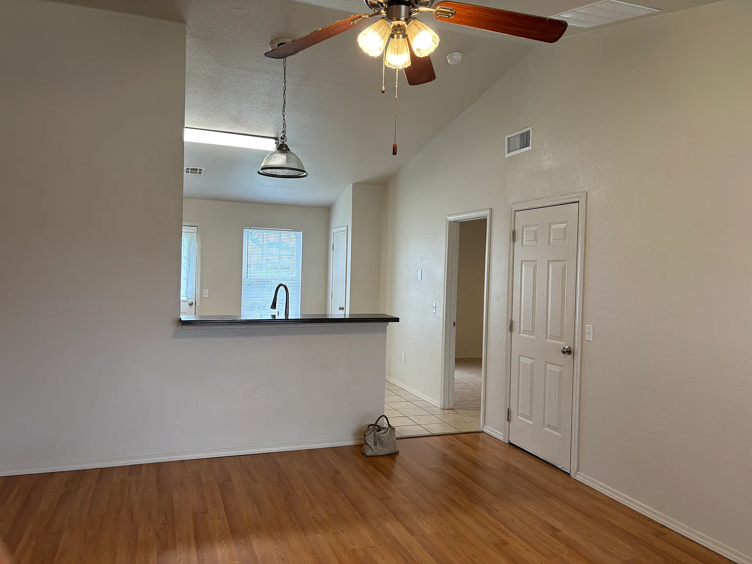 3 bed, 1033 sqft, $1,500 — Photo 4