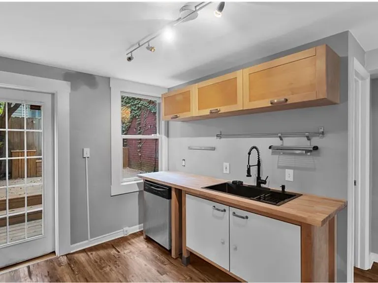 602 Middle St — Photo 14