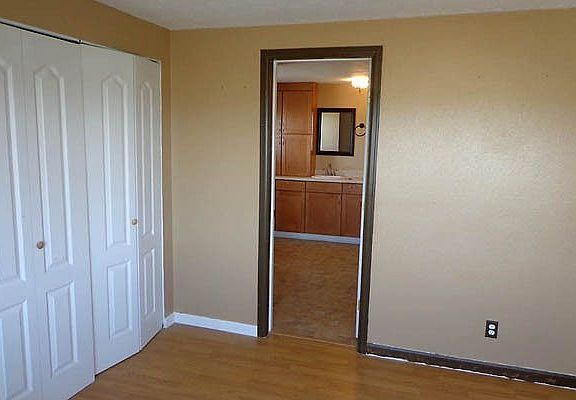 5th image of 2 Golden Prairie Ln