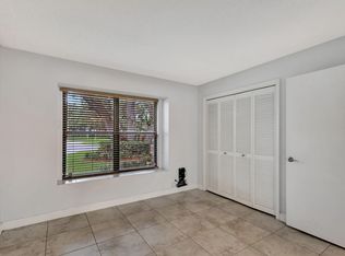 1066 Raintree Ln, Palm Beach Gardens, FL 33410