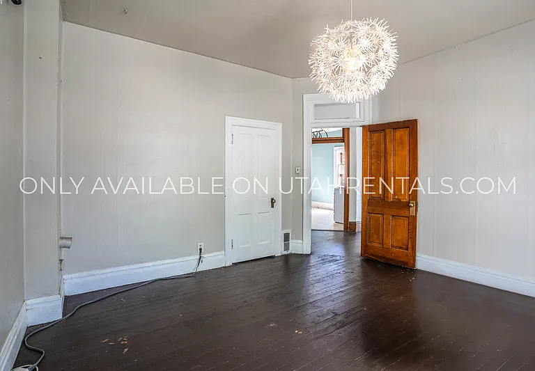 429 E Center St — Photo 11