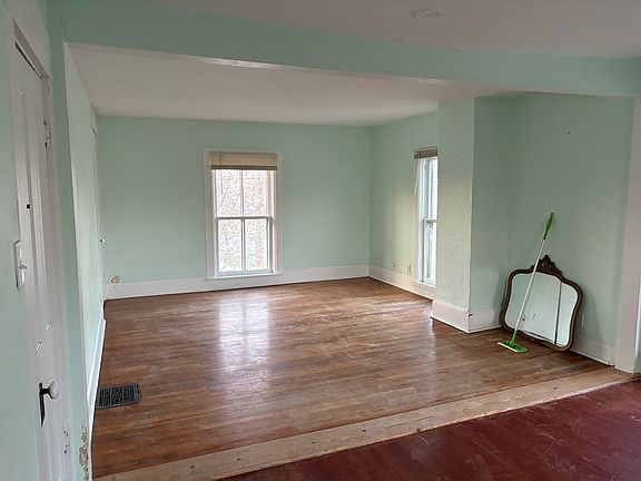 5th image of 200 W Grimes Ave