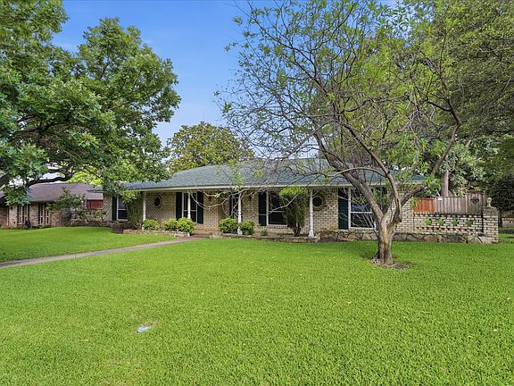2nd image of 1512 Cliffbrook Dr