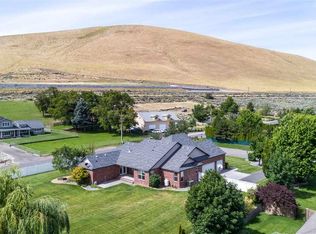 3902 S Highlands Blvd, West Richland, WA 99353