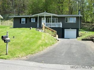 111 Barclay Rd, Camillus, NY 13031