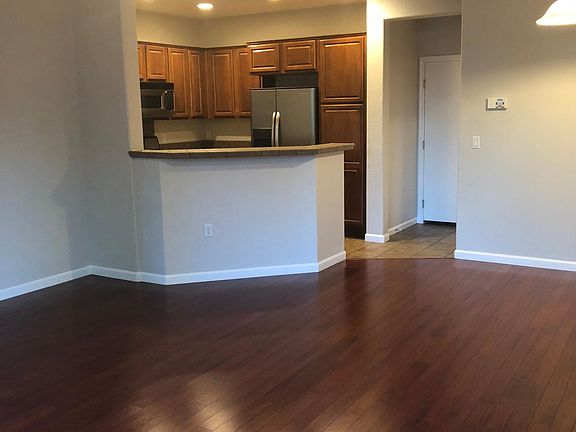 3rd image of 606 Dante Cir