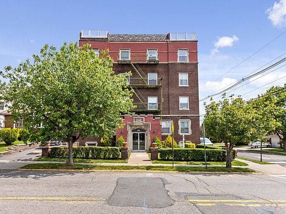 3rd image of 271 Williams Ave APT 3C