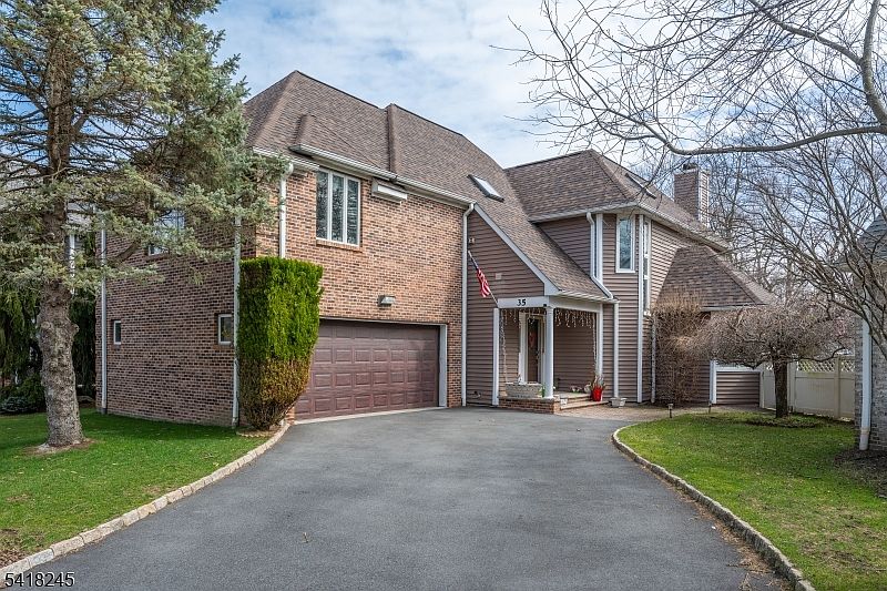 1st image of 35 Turnberry Rd