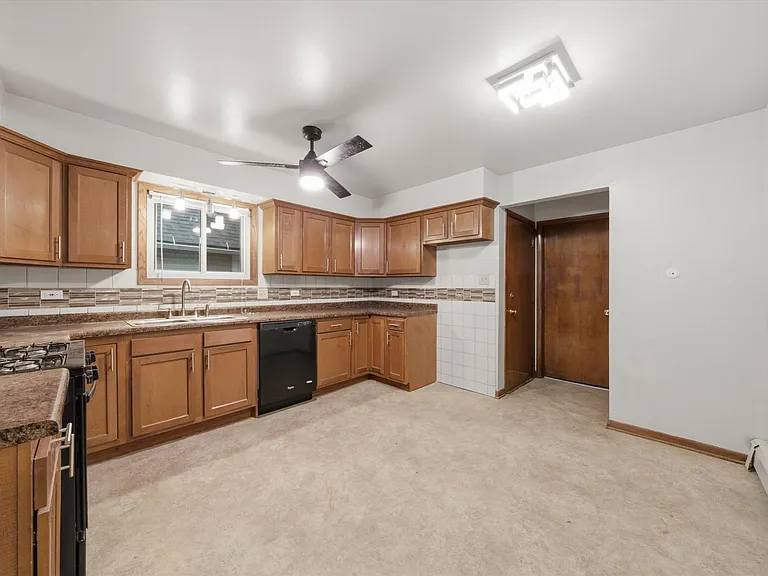 2521 Lewis St — Photo 24