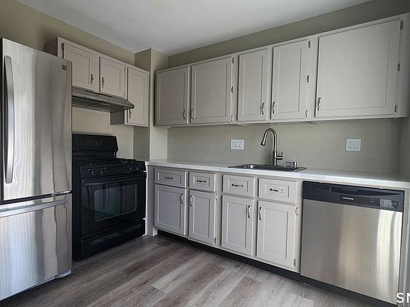 2nd image of 55 Peddlars Dr #55