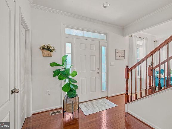 4th image of 425 Lawrence Rd