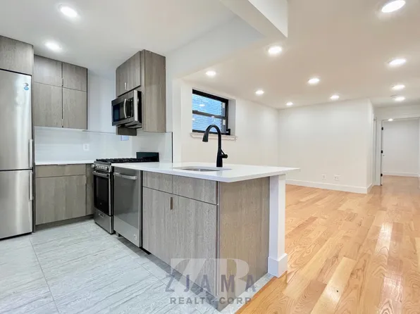 90 East 18th Street image 1 of 12