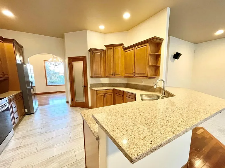5805 Englewood Ave — Photo 14