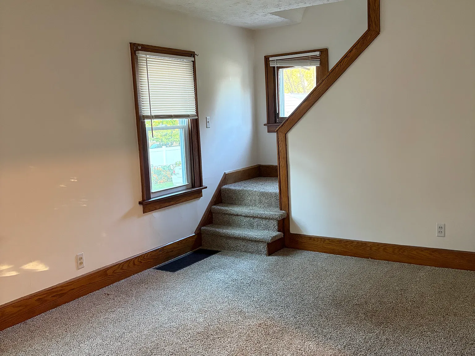 3 bed, 960 sqft, $1,225 — Photo 3