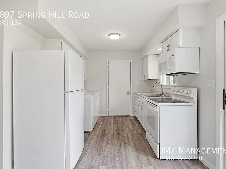 2897 Spring Hill Dr — Photo 3