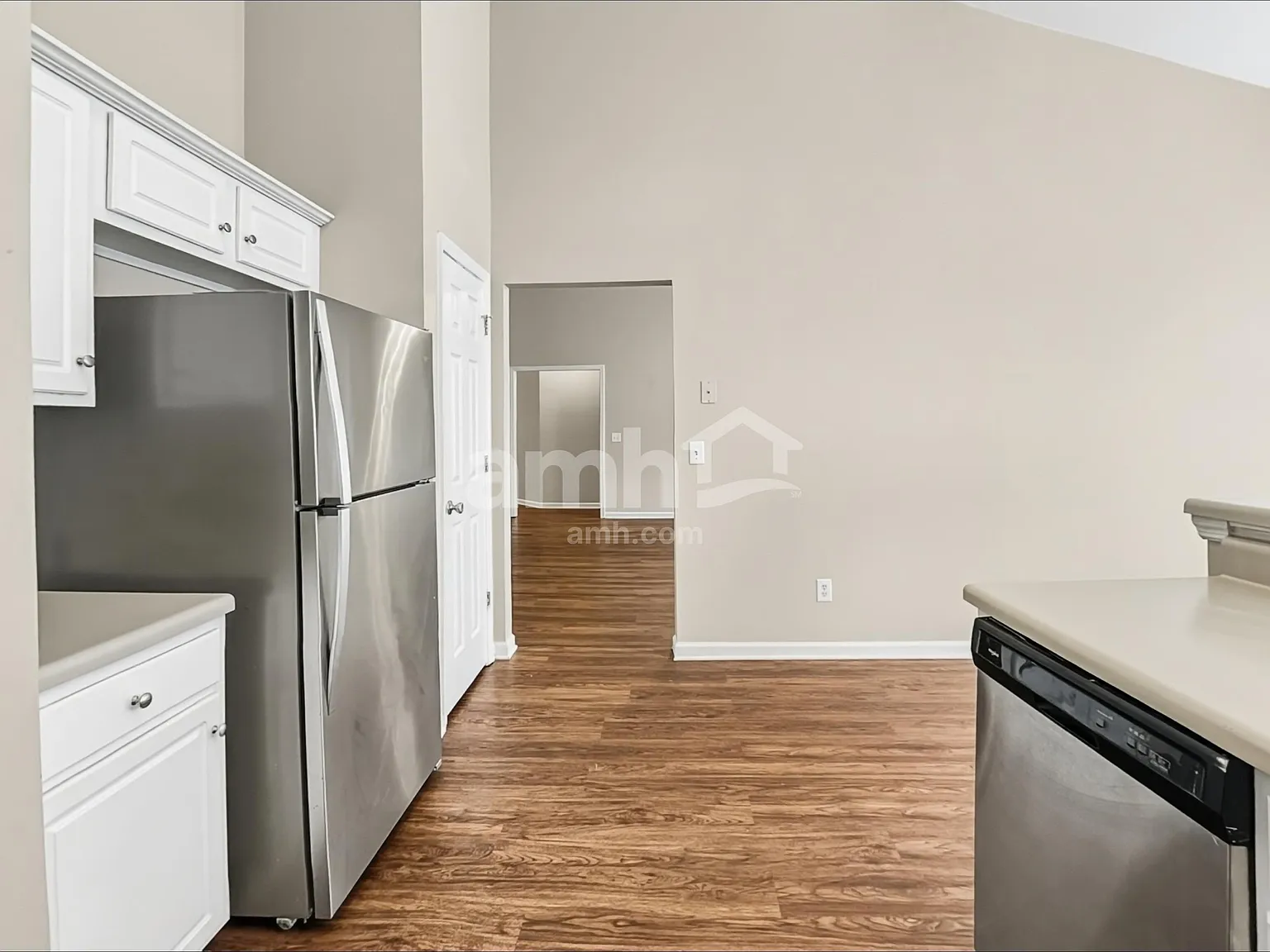 4 bed, 2.5 bath, 2216 sqft, $2,790 — Photo 4
