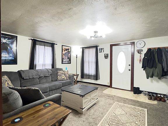 5th image of 902 Carter St