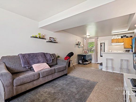 3rd image of 2057 N Woodford Ave