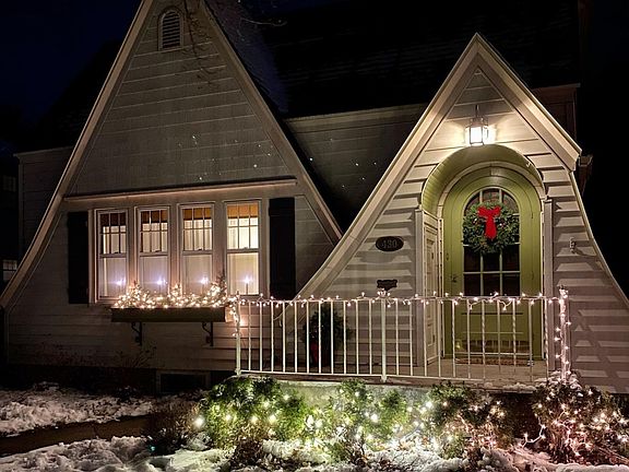 Seller's winter nighttime photo