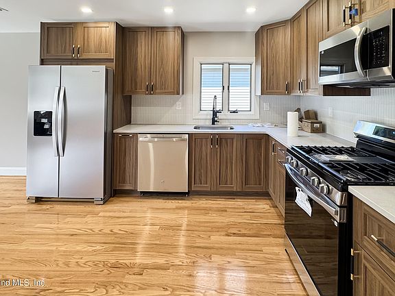4th image of 71 Reading Ave #1
