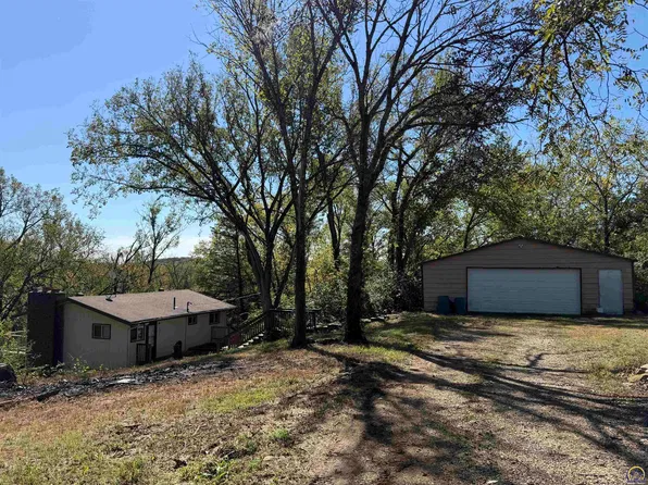 7435 Lakeview Rd, Meriden, KS 66512