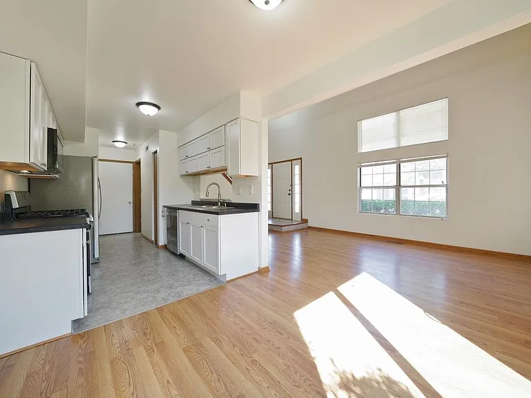 513 East Ave — Photo 4