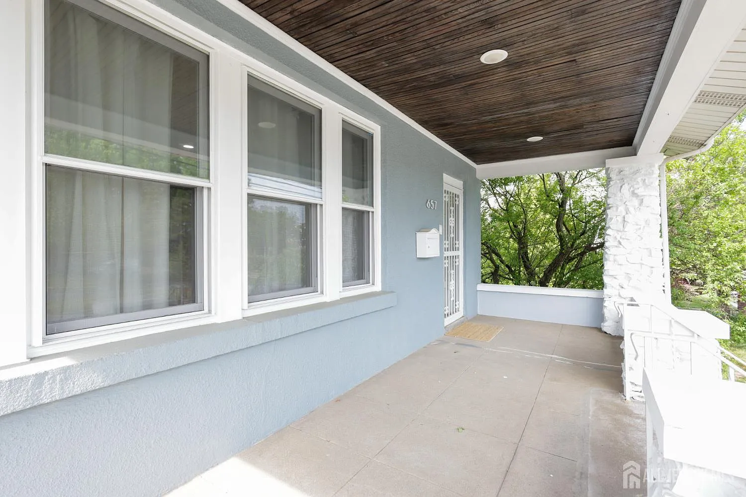 3 bed, 3.0 bath, 1276 sqft, $3,900 — Photo 2