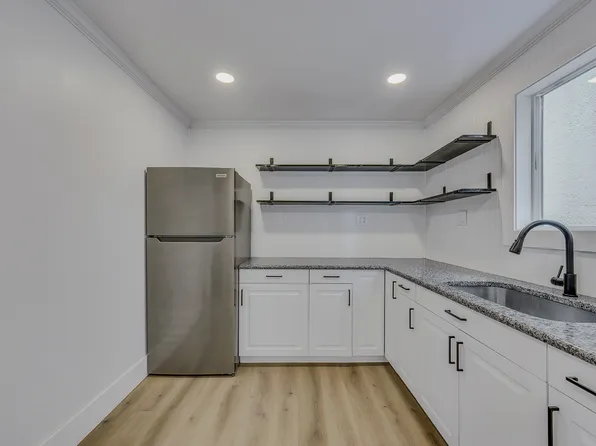 14 Wyoming St #A, Carbondale, PA 18407